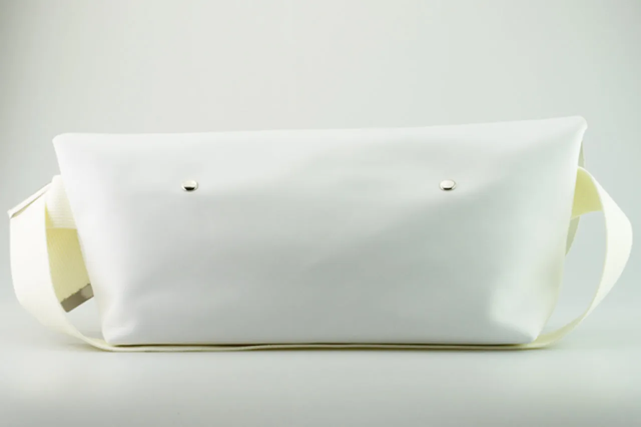 メッセンジャーバッグ (M)/WHITE-FAS