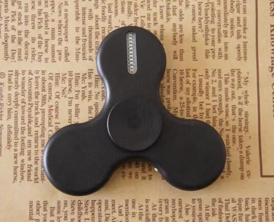 2017 Hand Spinner Glow in the Dark Fluorescent Fidget Spinner With Charger Luminous Light