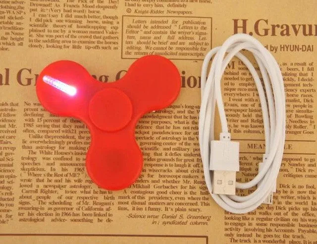 2017 Hand Spinner Glow in the Dark Fluorescent Fidget Spinner With Charger Luminous Light