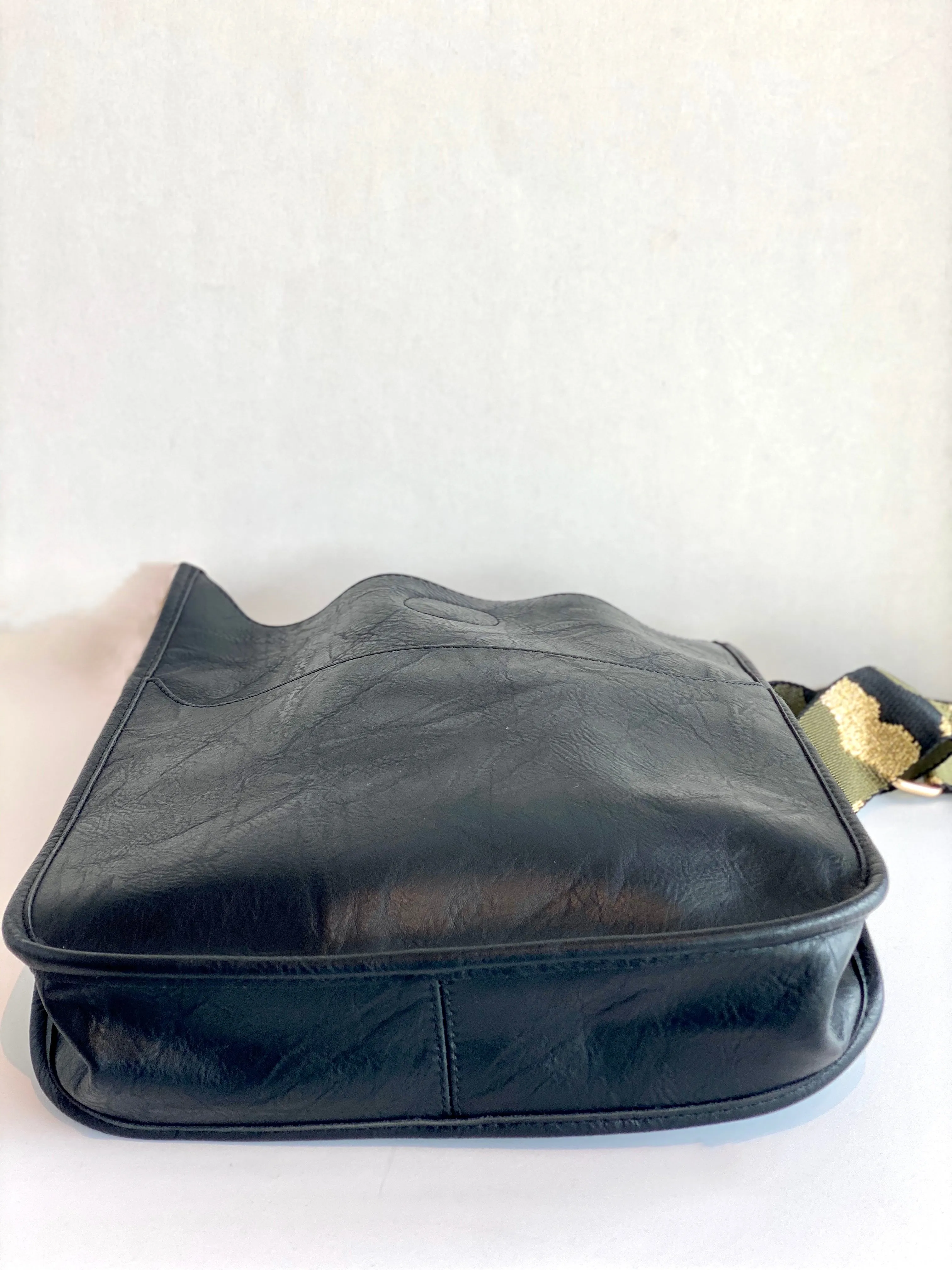 Ahdorned Large Messenger Bag