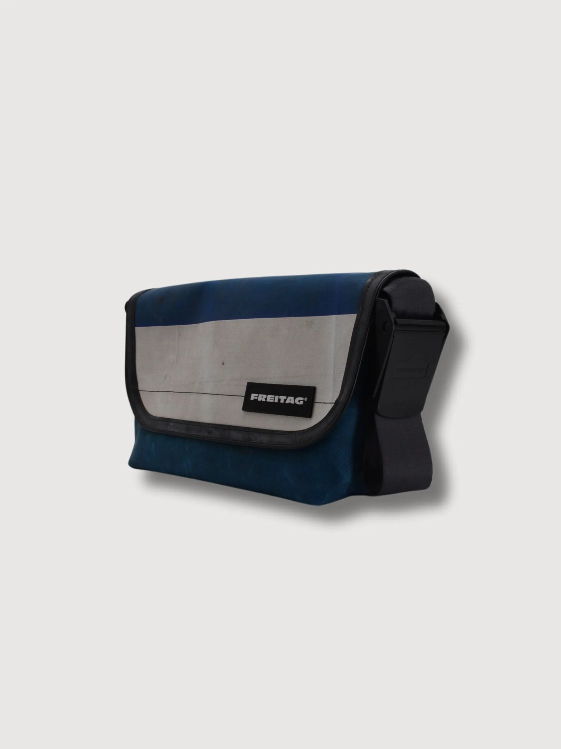 Bag F41 Hawaii Five-0 Blue White Line In Used Truck Tarps | Freitag