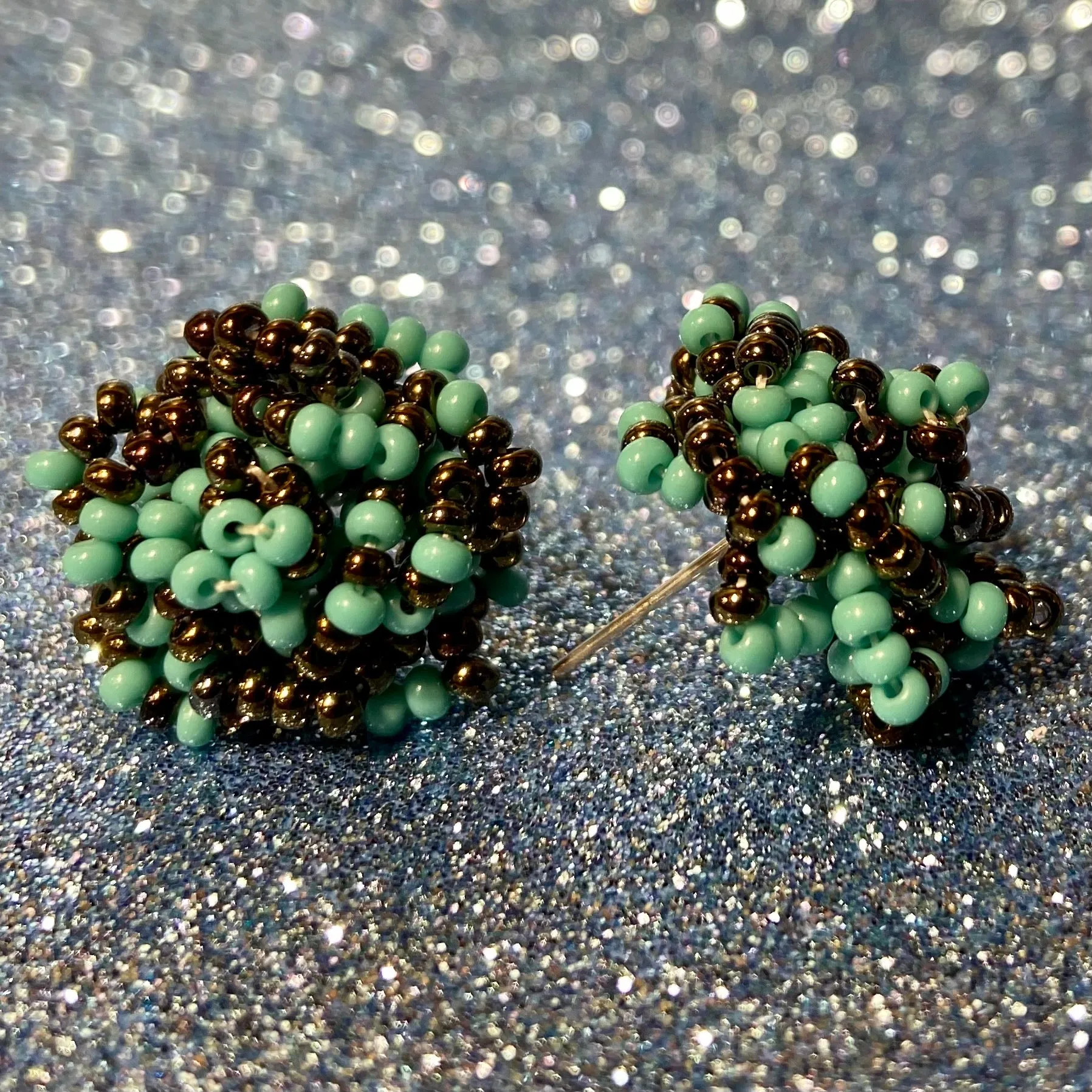 “Chaquira” Beaded Stud Earrings — La flor