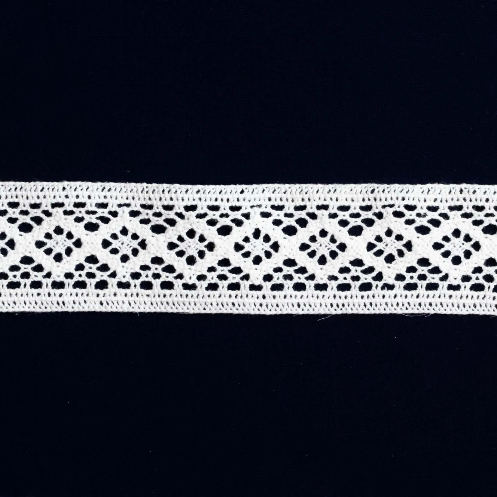 Cluny Insertion 615 White