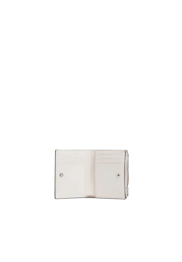 Coach Bifold Wallet Signature Canvas In Light Khaki Chalk CM852