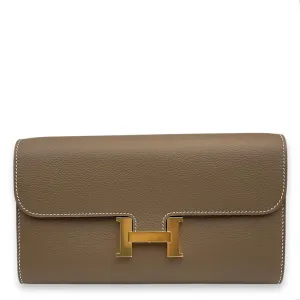 Constance To Go Etoupe Wallet On Chain in Evercolor, Gold hardware