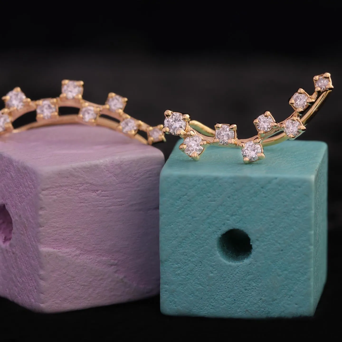 Dazzling Diamond Gold Stud Earring