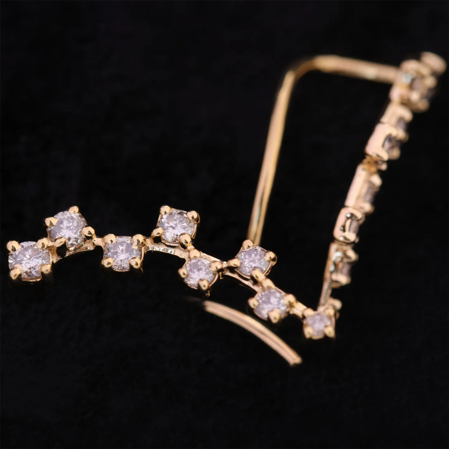 Dazzling Diamond Gold Stud Earring