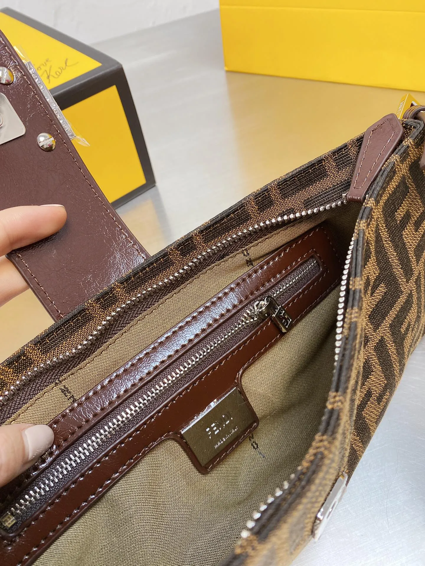 EN   Designer bags by Fendi 113