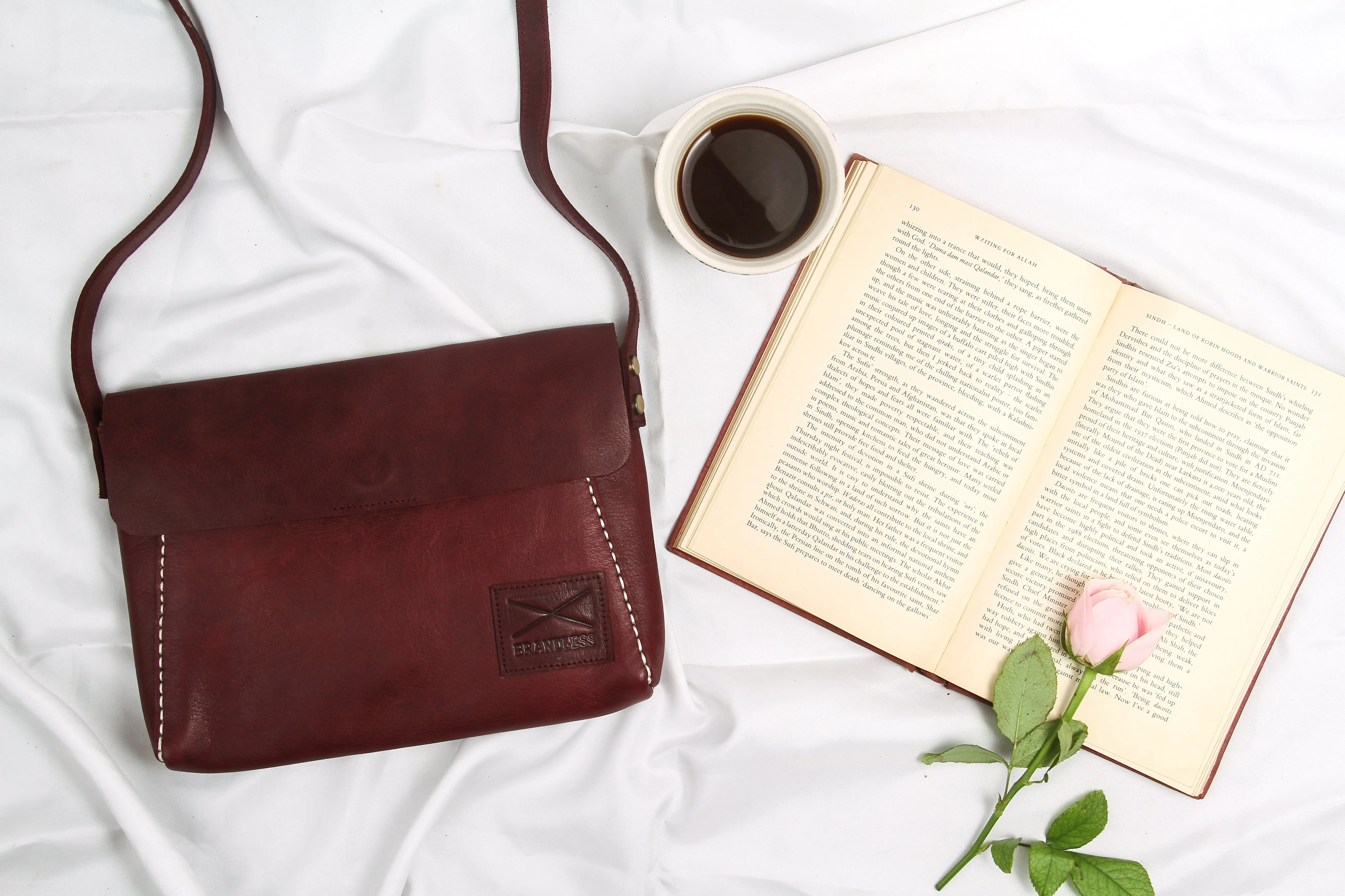 Fundamental Messenger Bag III -Burgundy