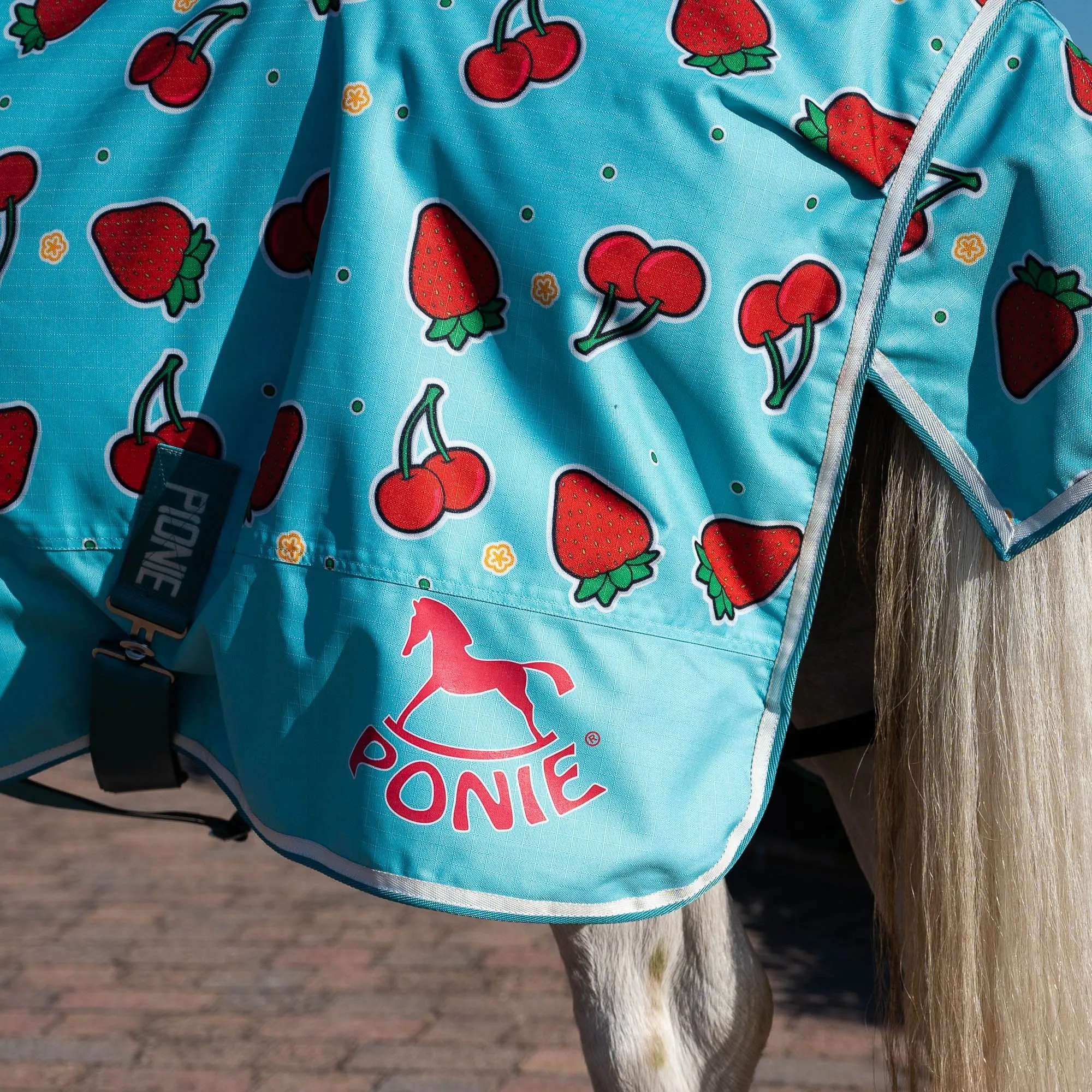 Gallop Berry Print 0g Standard Turnout Rug