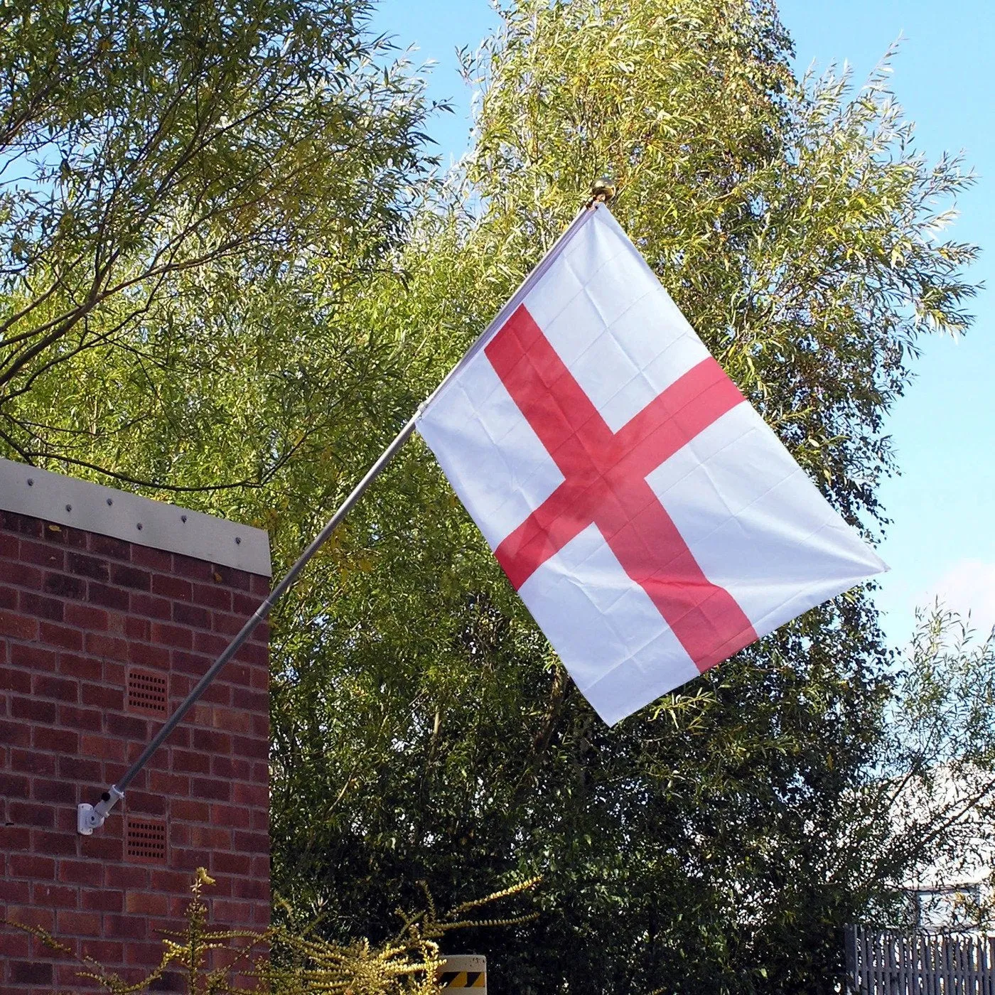 Lightweight wall mounted flagpole