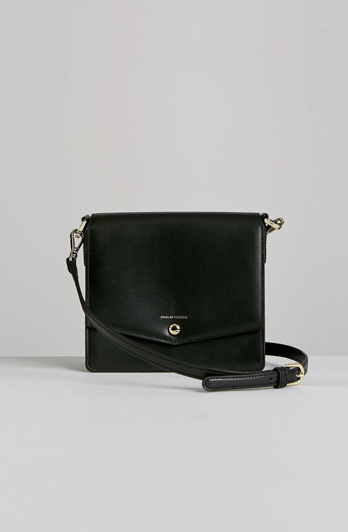 MESSENGER BAG