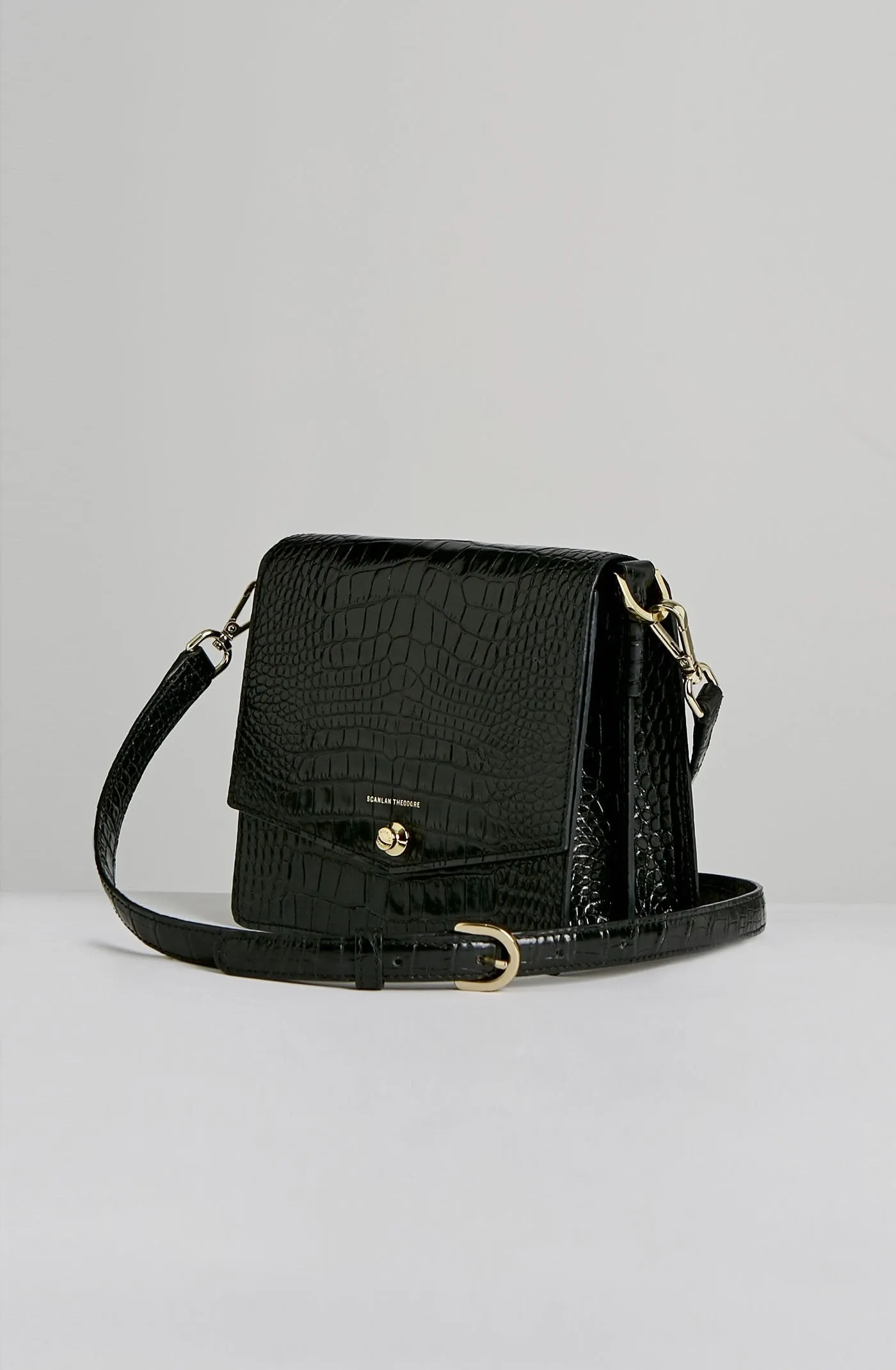 MESSENGER BAG