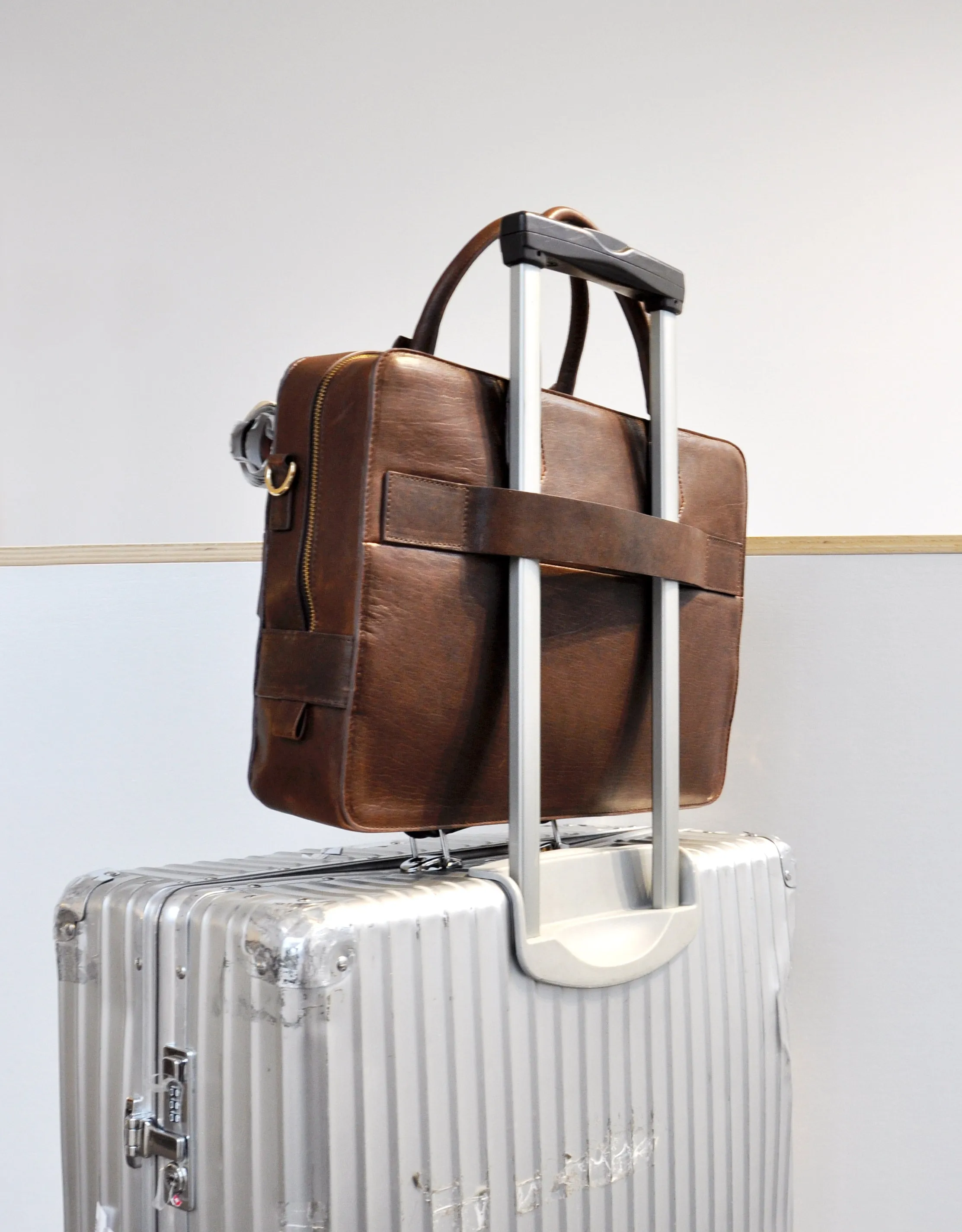 MESSENGER BAG