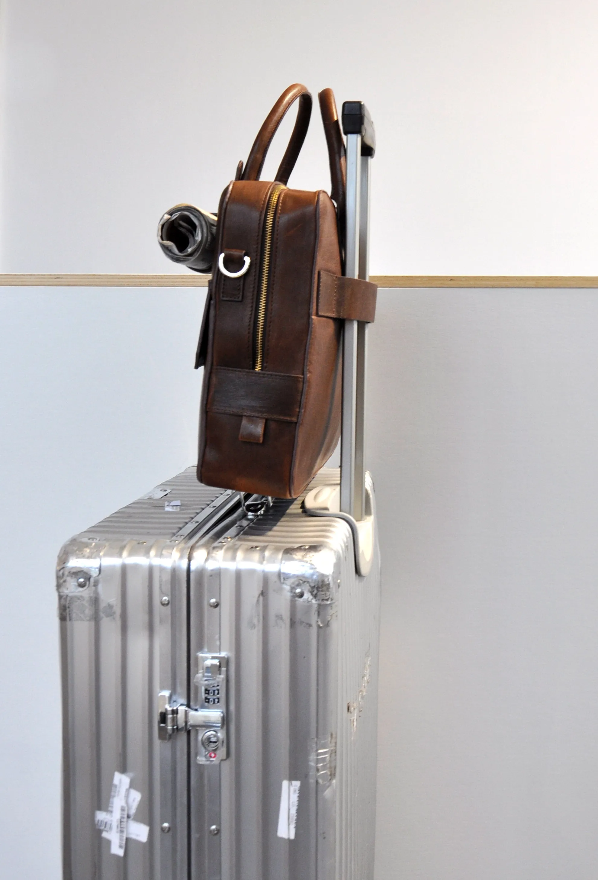 MESSENGER BAG