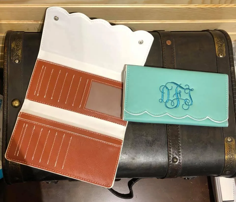 Scallop Wallet - Navy