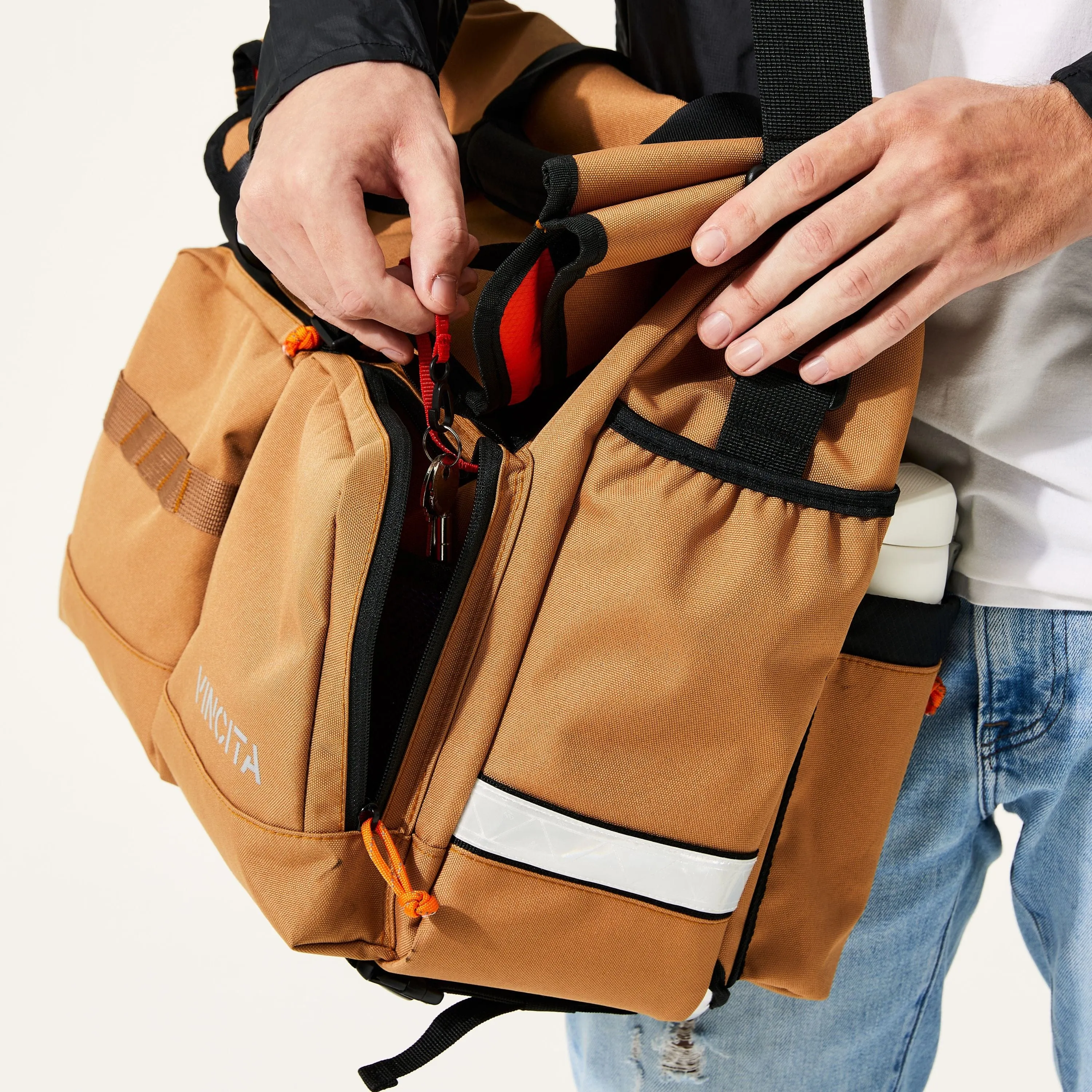 Voyage Atlas Bag