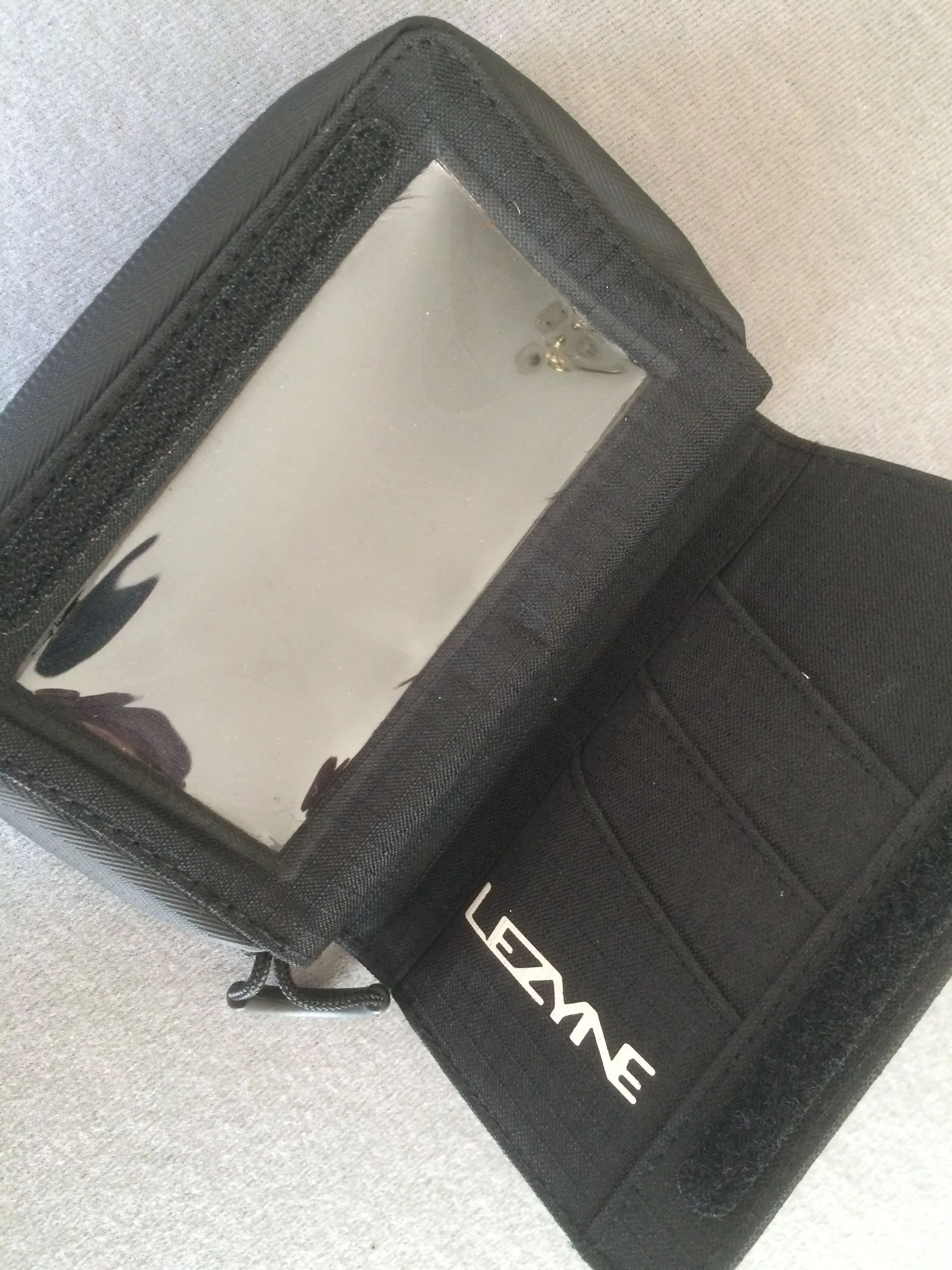 WALLET: Lezyne Phone Wallet [iPhone 5]