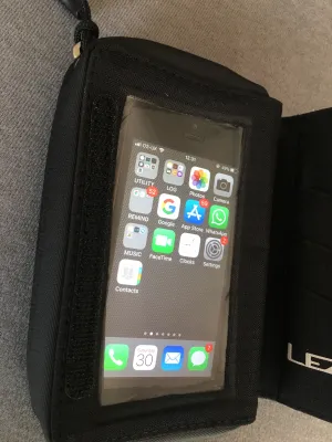 WALLET: Lezyne Phone Wallet [iPhone 5]