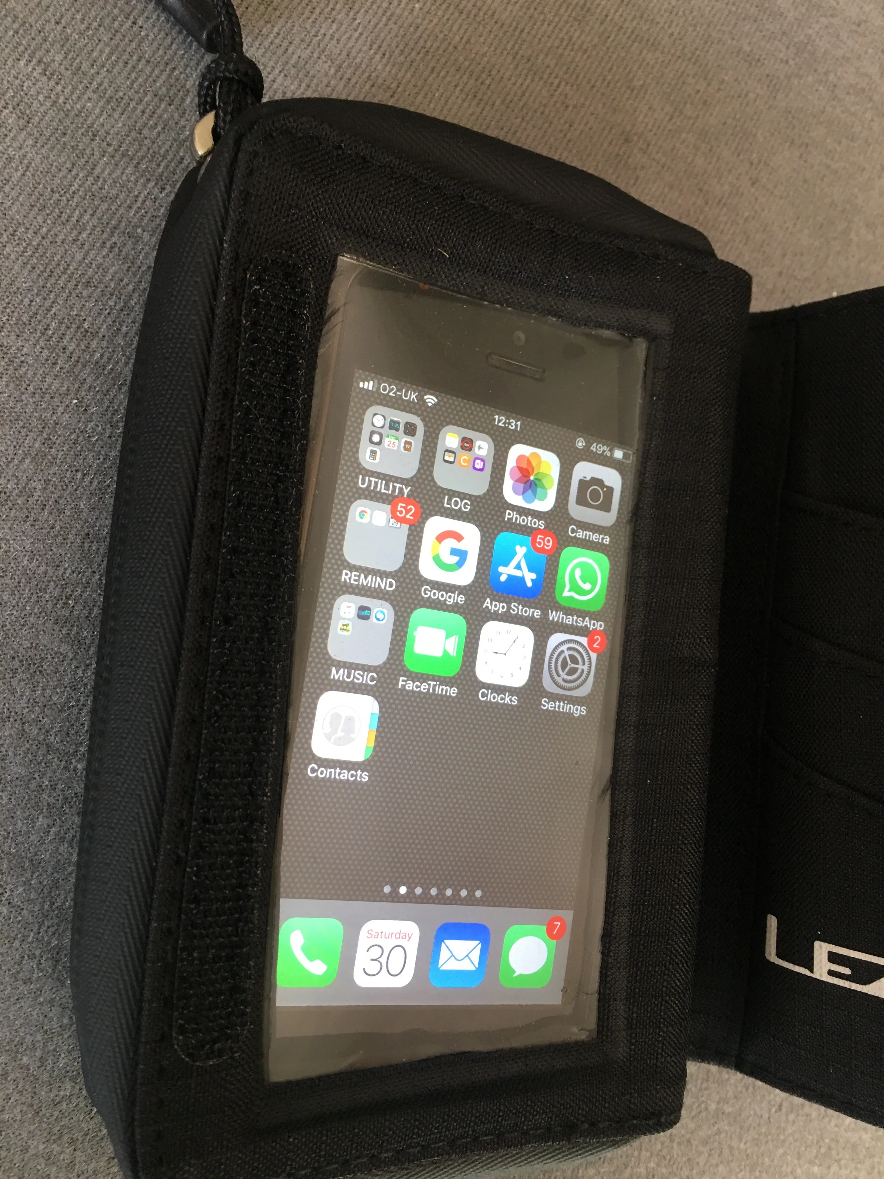 WALLET: Lezyne Phone Wallet [iPhone 5]